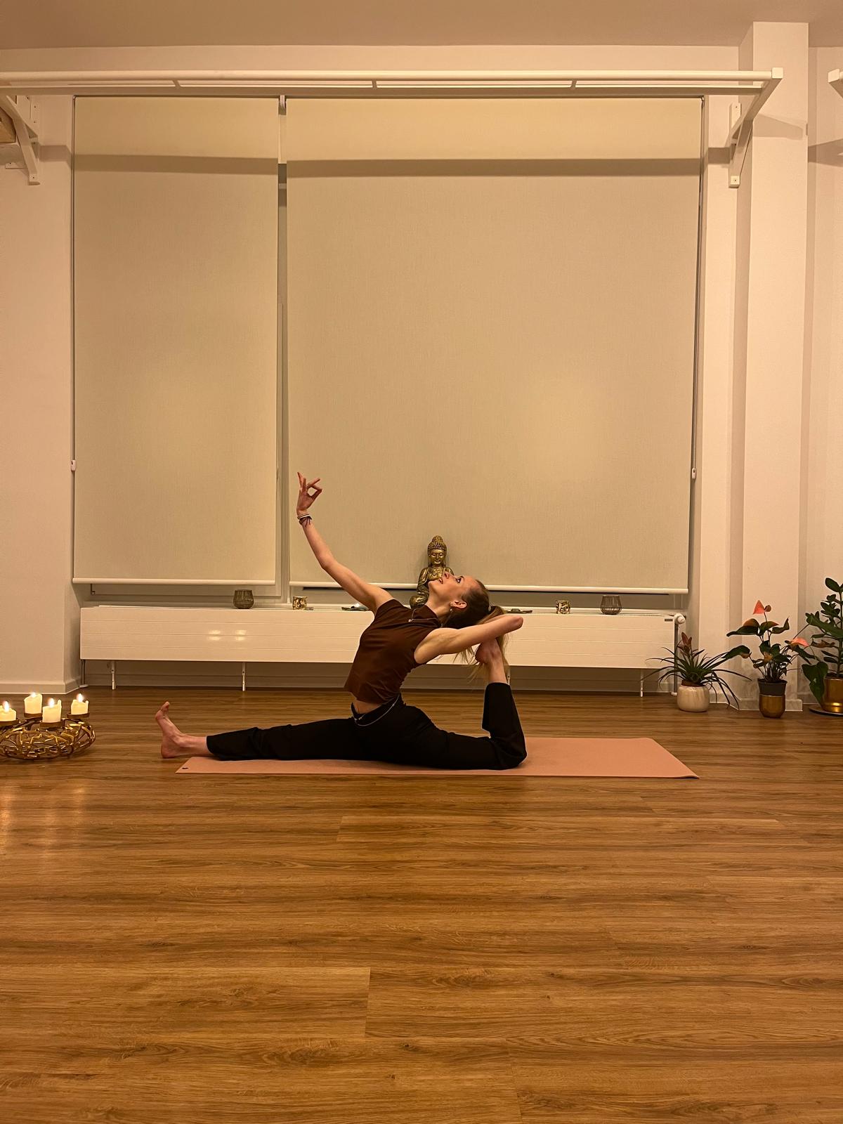 Two contemporary dancers in motion